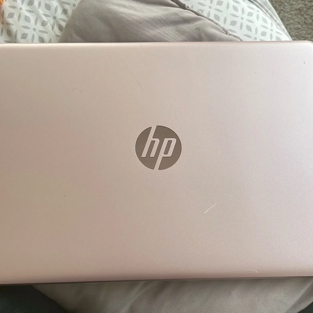 HP laptop with video camera (comes with charger) Microsoft 11